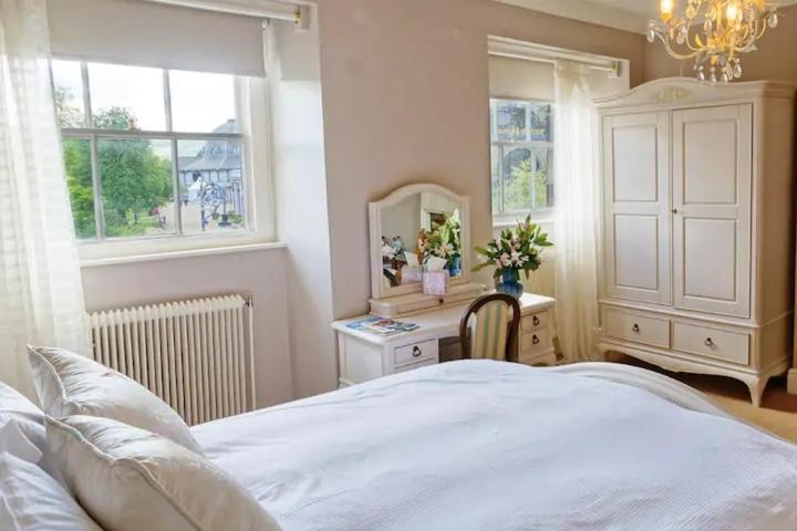 No 6 The Square Tearooms & Accommodation บักซ์ตัน ภายนอก รูปภาพ